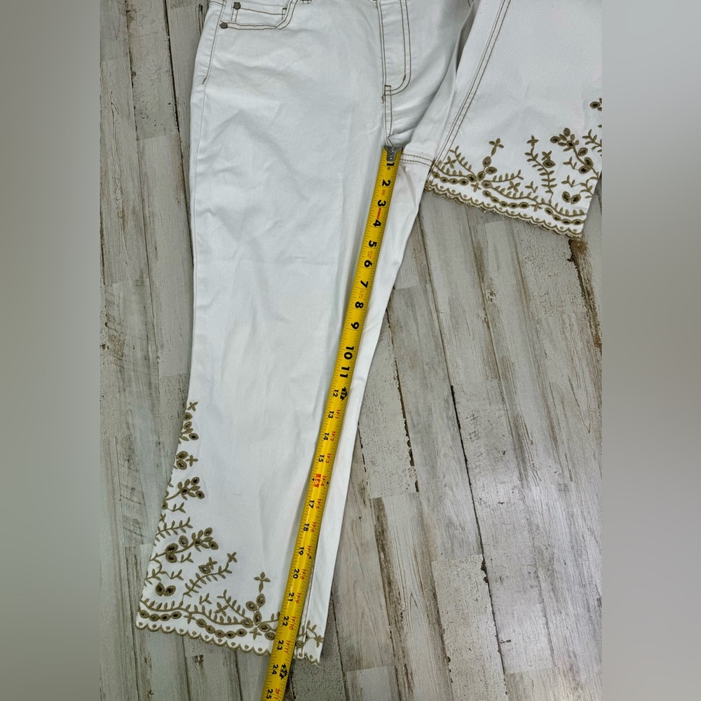 Cato Denim 12 Hi-Rise Crop Gold Embroidery Leaves on Legs White Pants gold NWT - Picture 9 of 11